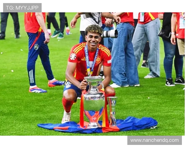 范博梅尔称亚马尔进球超梅西但要想成巨星需十年如一日保持巅峰