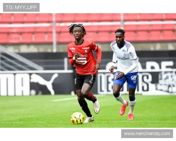 丹尼斯-曼梅开二度助埃因霍温6-2大胜那不勒斯荣膺全场最佳 丹尼斯-曼梅开二度助埃因霍温6-2大胜那不勒斯荣膺全场最佳