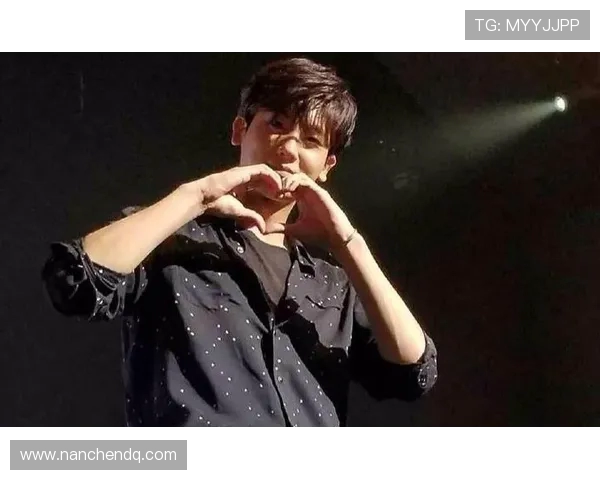 朴俊炯鞠躬致敬蓉城韩国教练组真情流露彰显尊重前辈风范典范力量 朴俊炯鞠躬致敬蓉城韩国教练组真情流露彰显尊重前辈风范典范力量